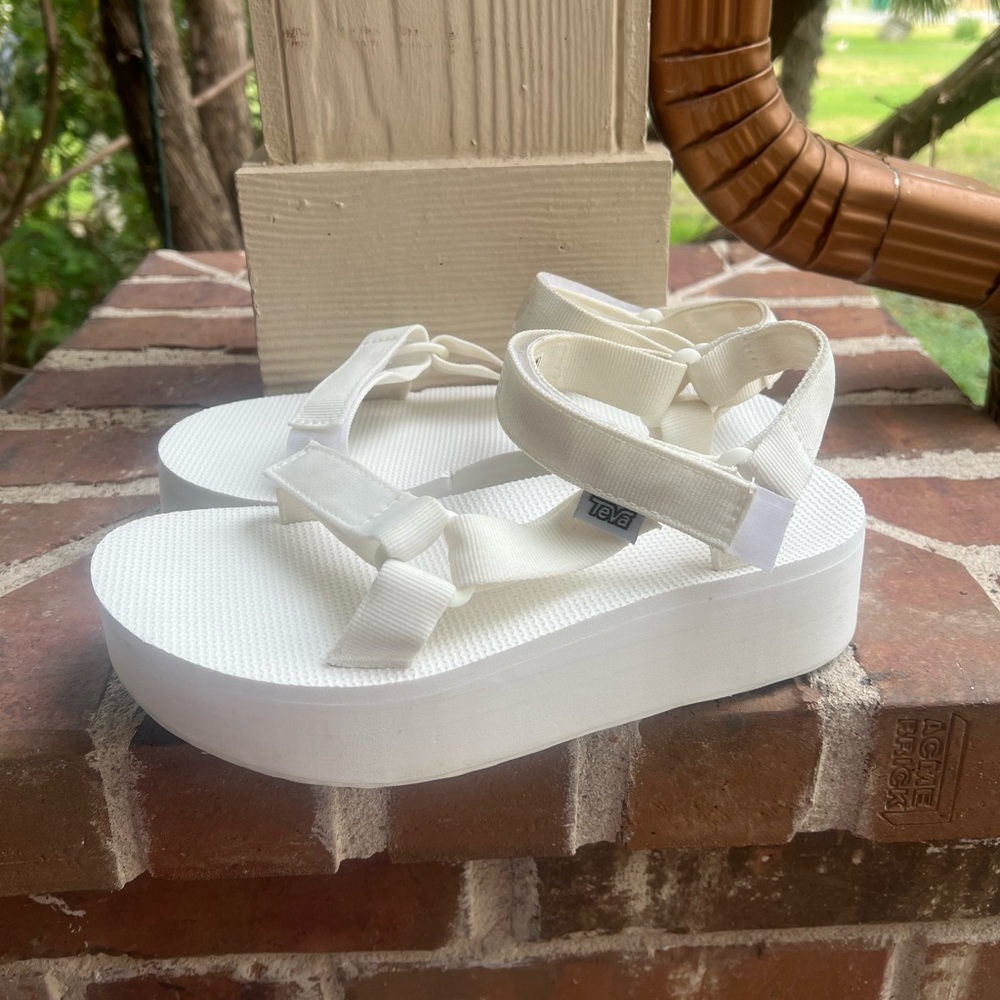 Teva White Women's Flatform Universal Sandals